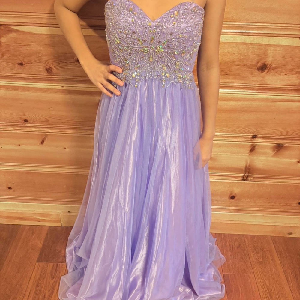 Elegant Lavender Strapless Gown